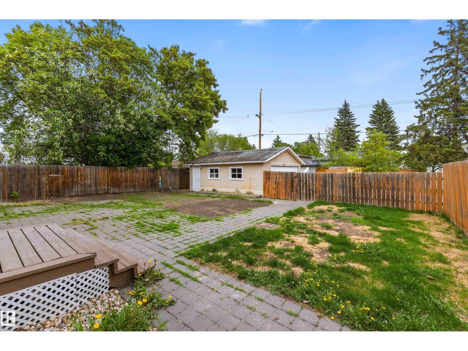 8715 164A ST NW - 33