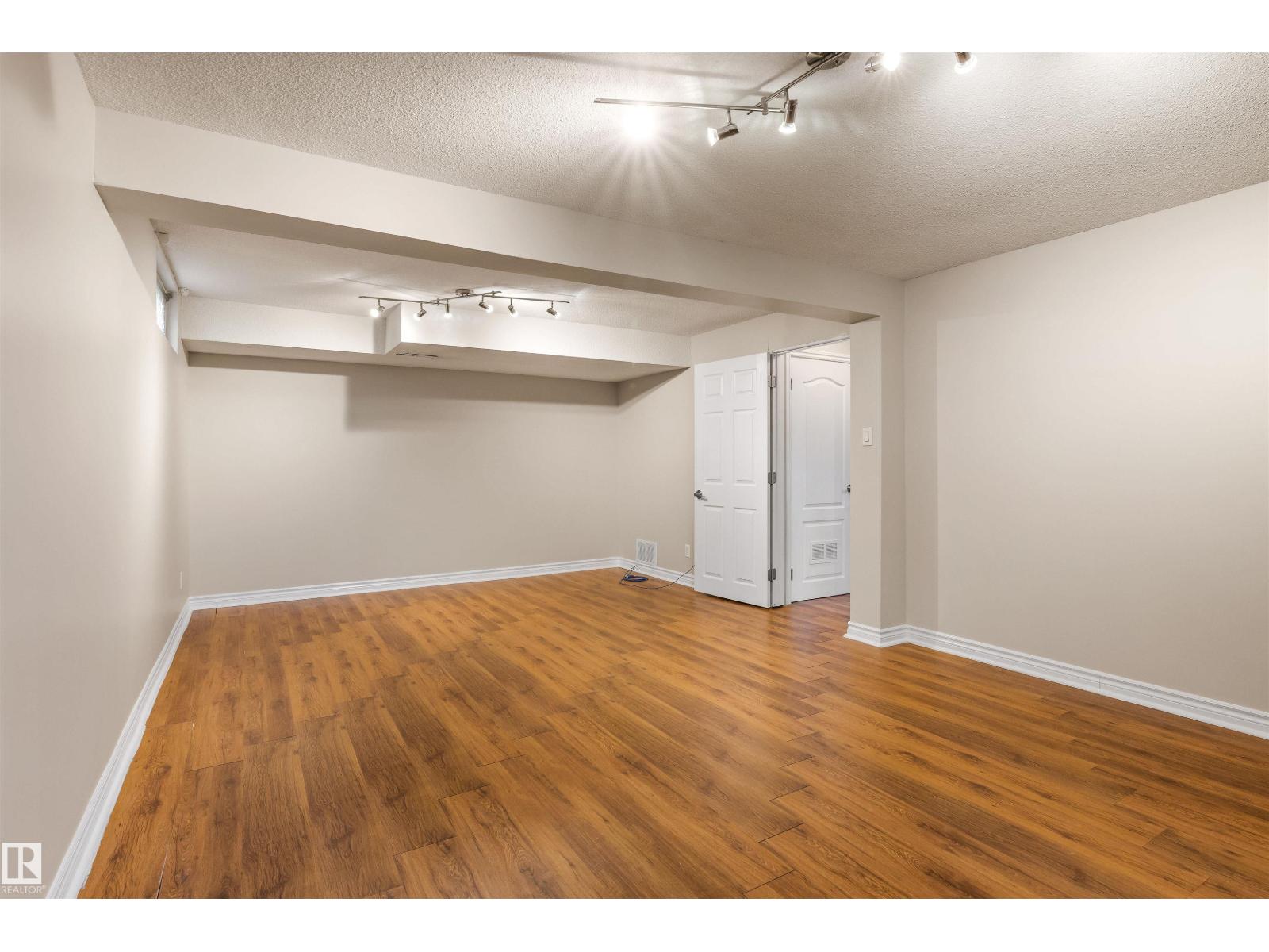8715 164A ST NW - 22