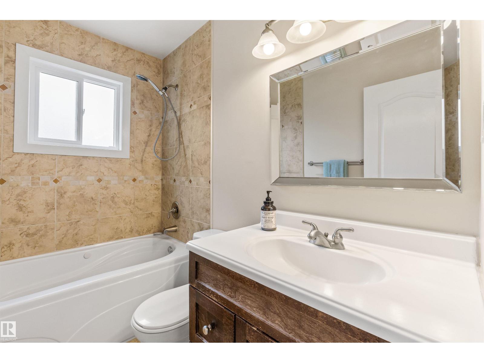 8715 164A ST NW - 26