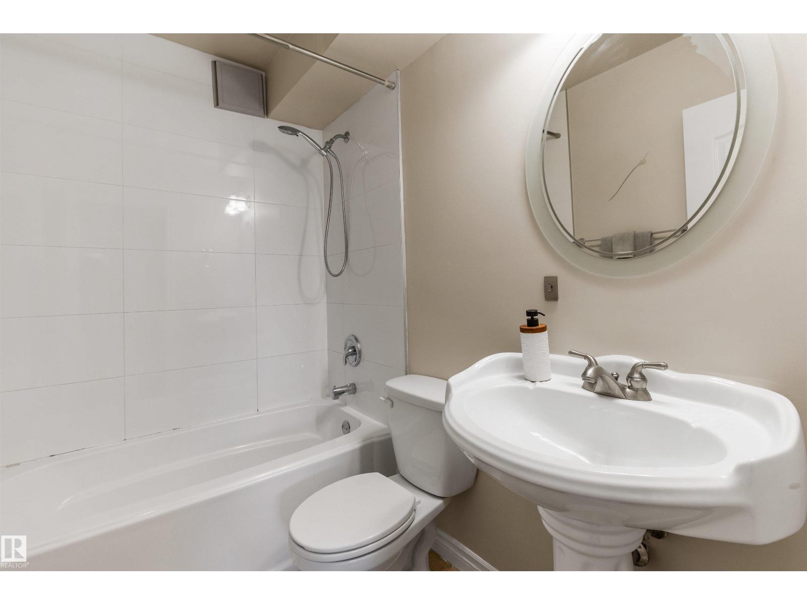 8715 164A ST NW - 18