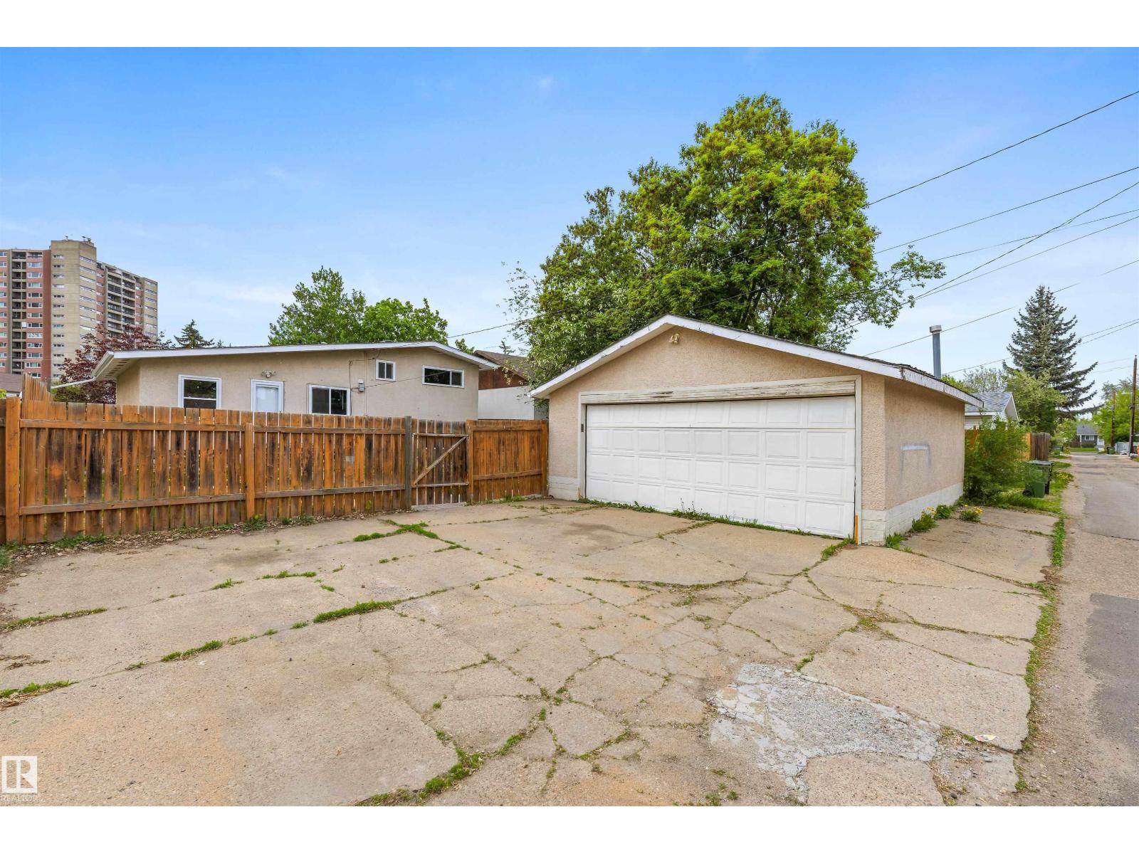 8715 164A ST NW - 29