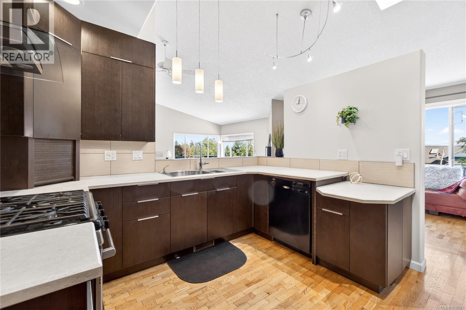 1277 Selkirk Dr - 26