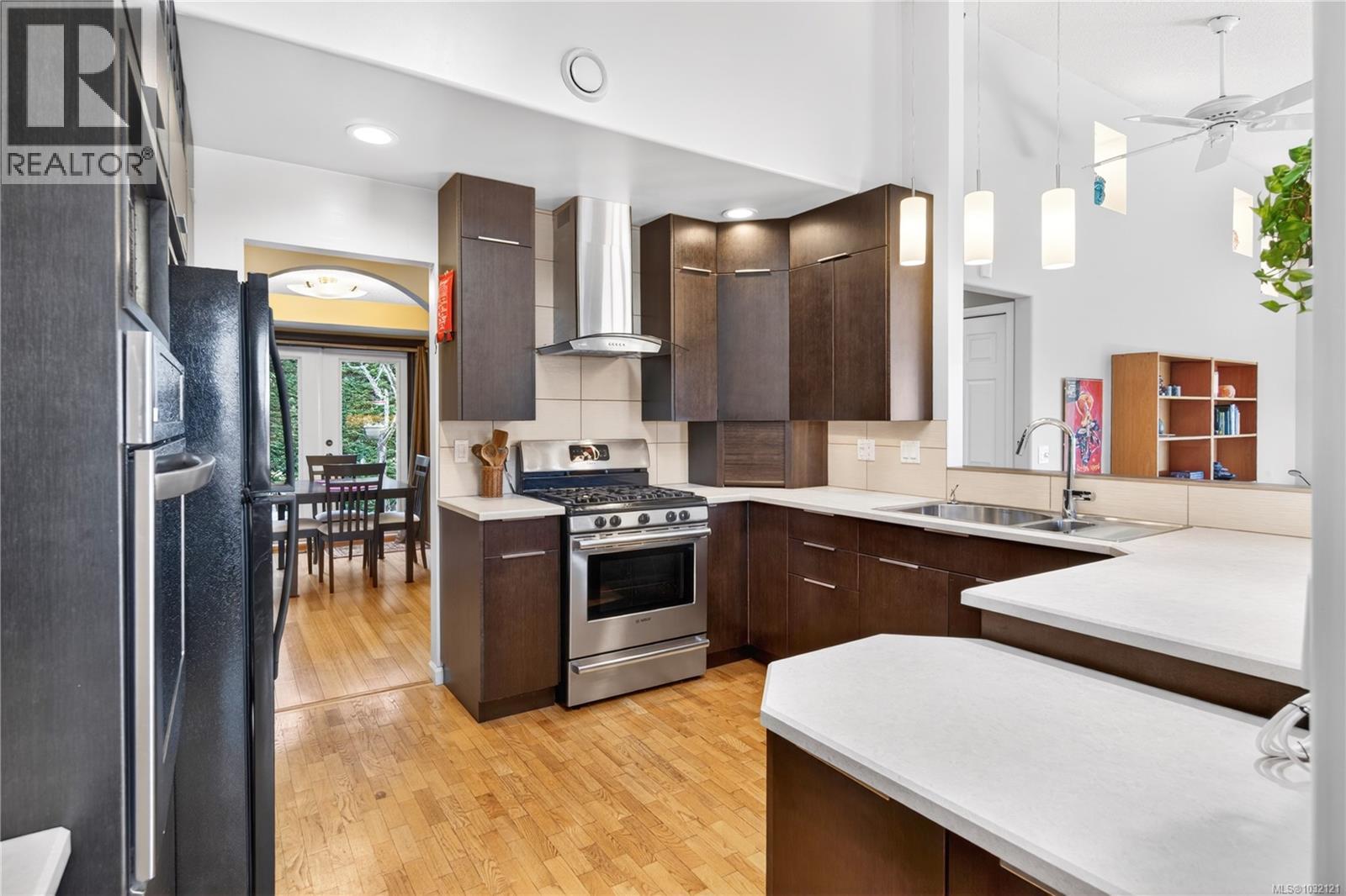 1277 Selkirk Dr - 27