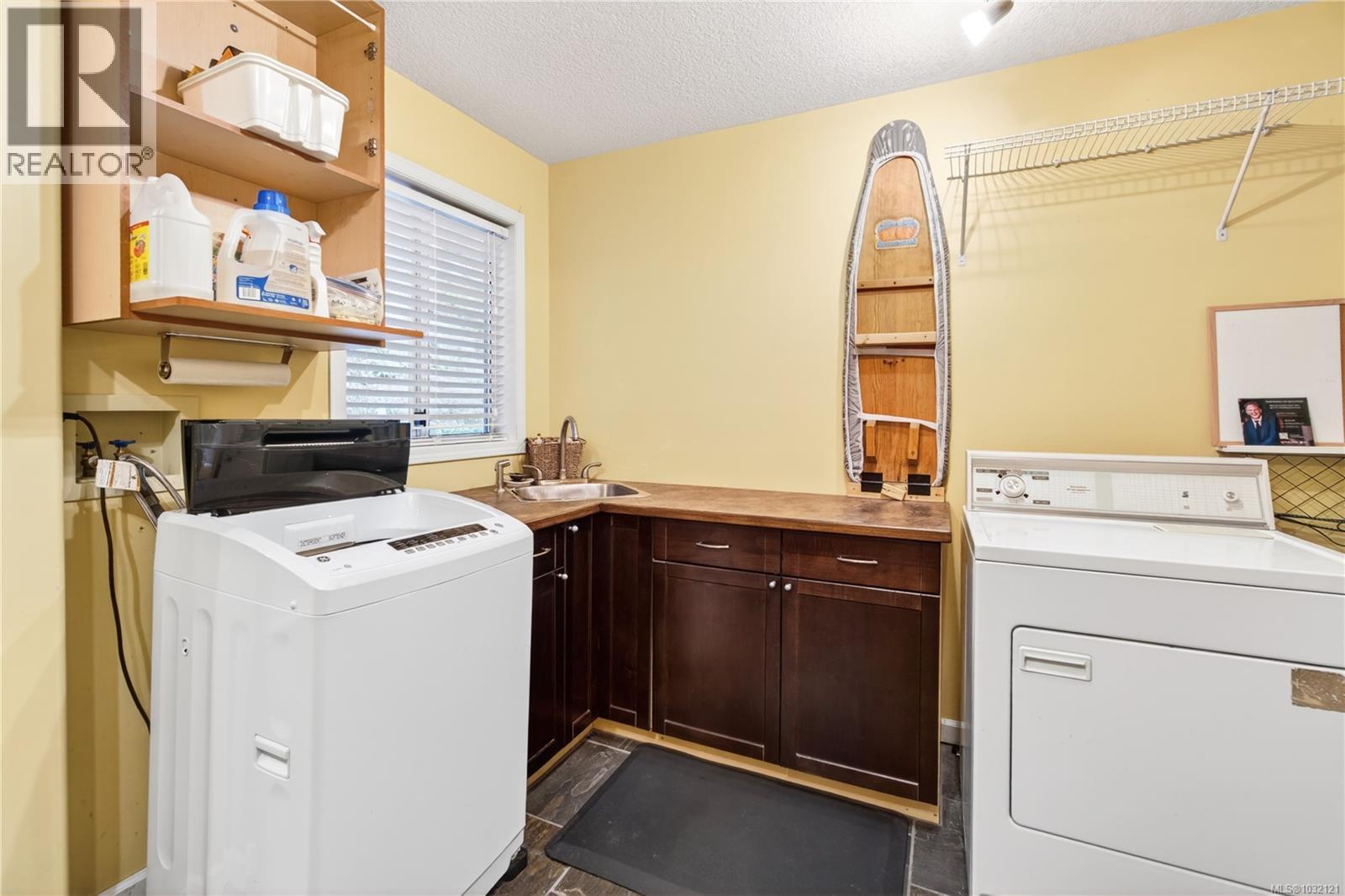 1277 Selkirk Dr - 47