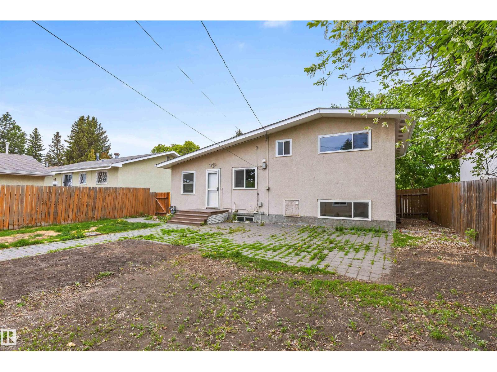 8715 164A ST NW - 31
