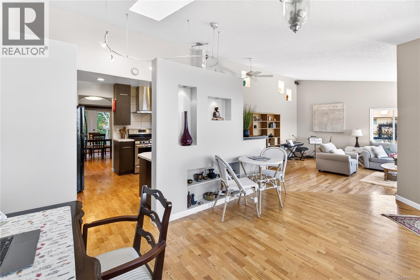 1277 Selkirk Dr - 17