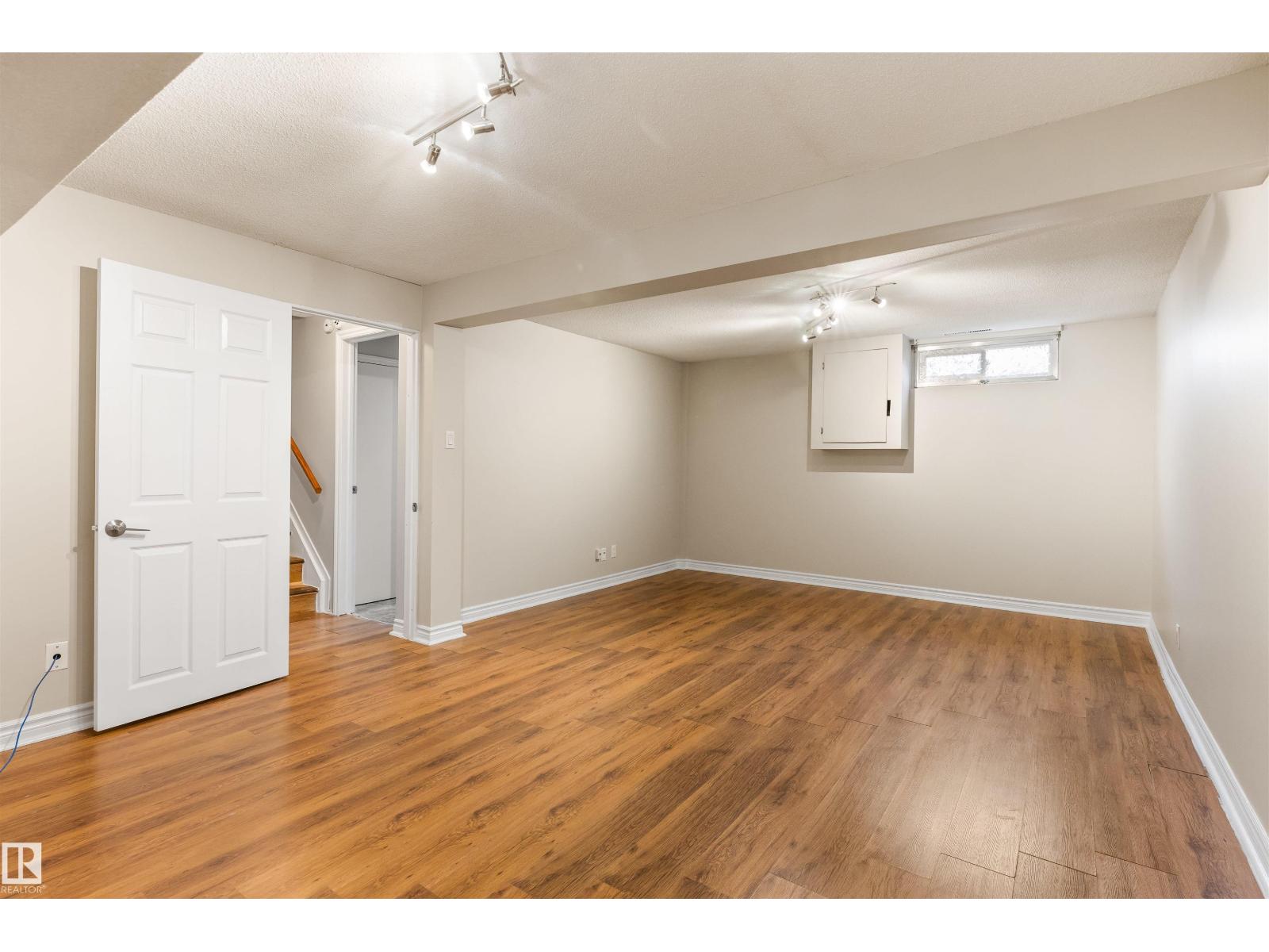 8715 164A ST NW - 21