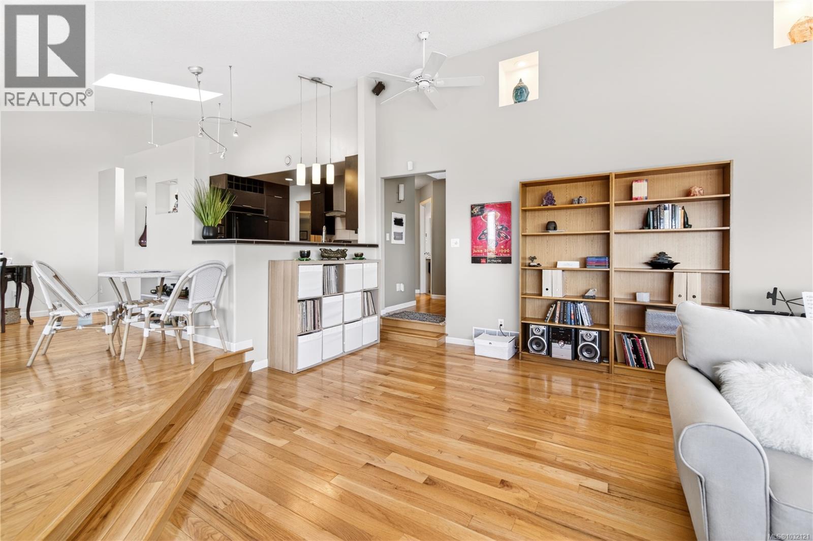 1277 Selkirk Dr - 23