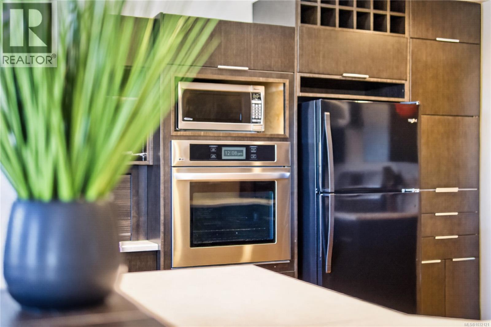 1277 Selkirk Dr - 28