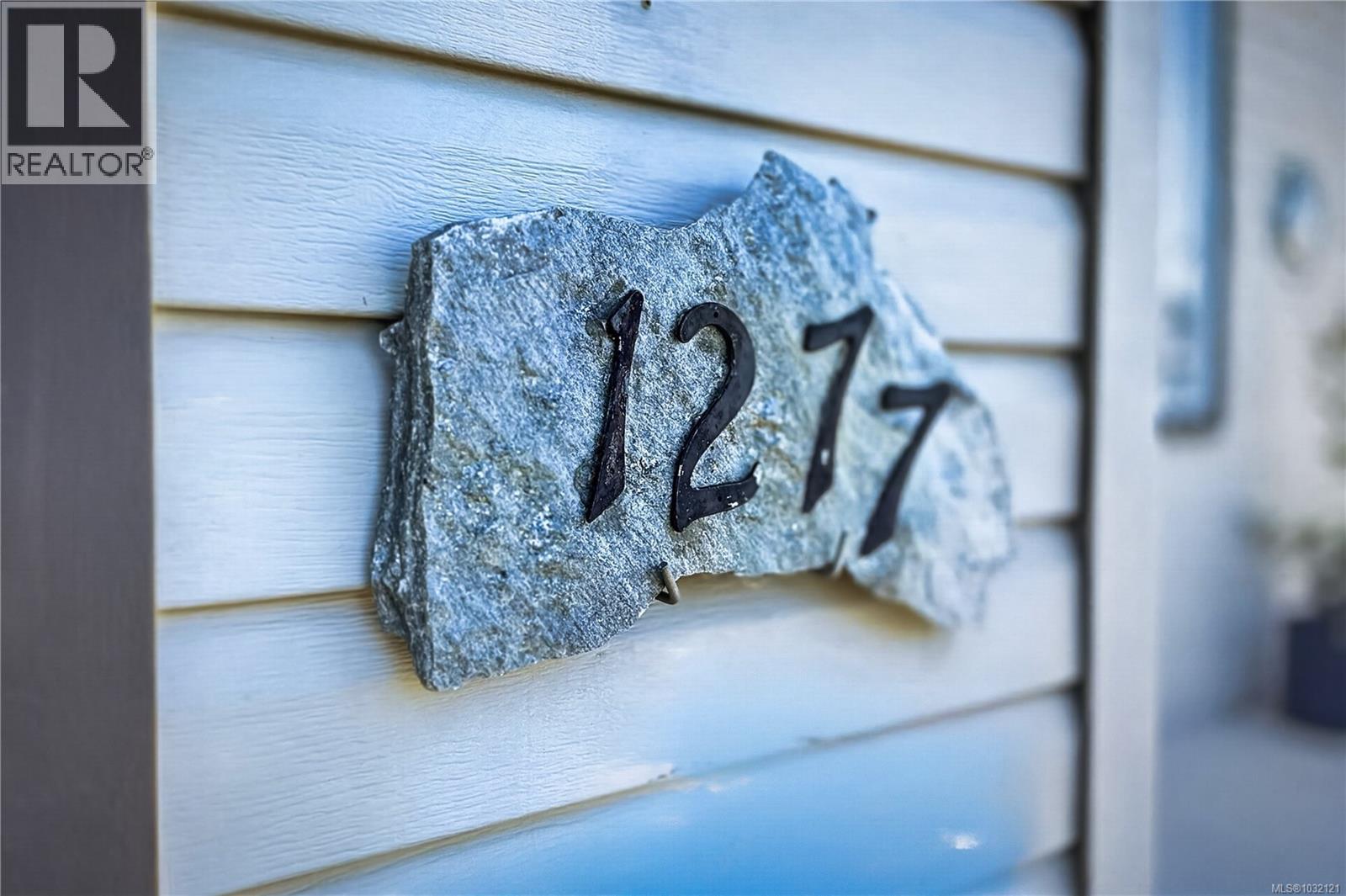 1277 Selkirk Dr - 8