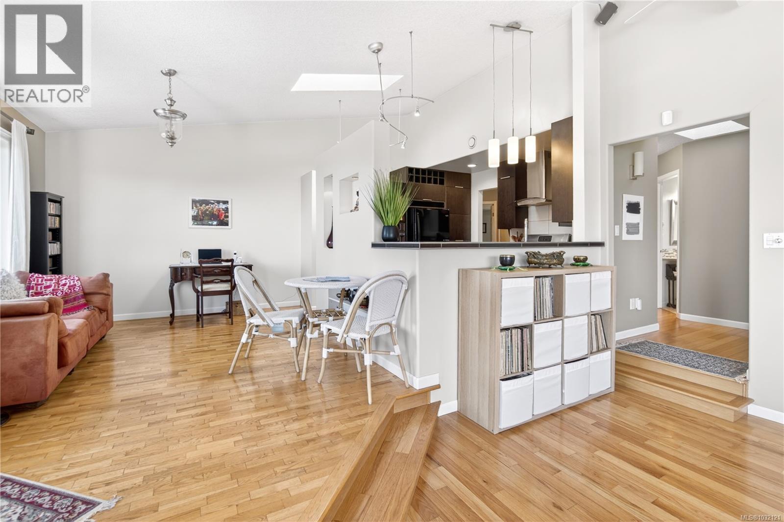 1277 Selkirk Dr - 24