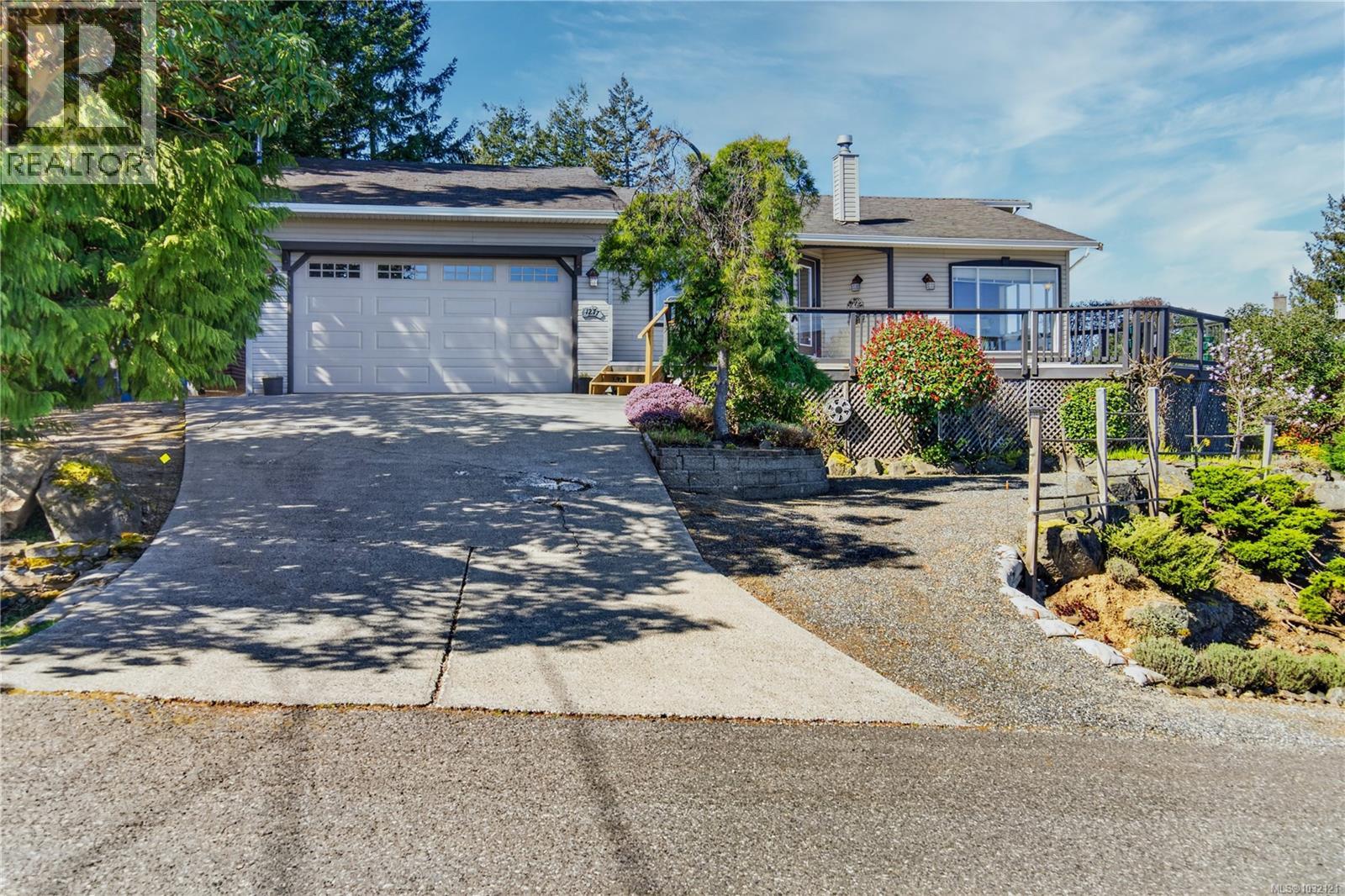 1277 Selkirk Dr - 4