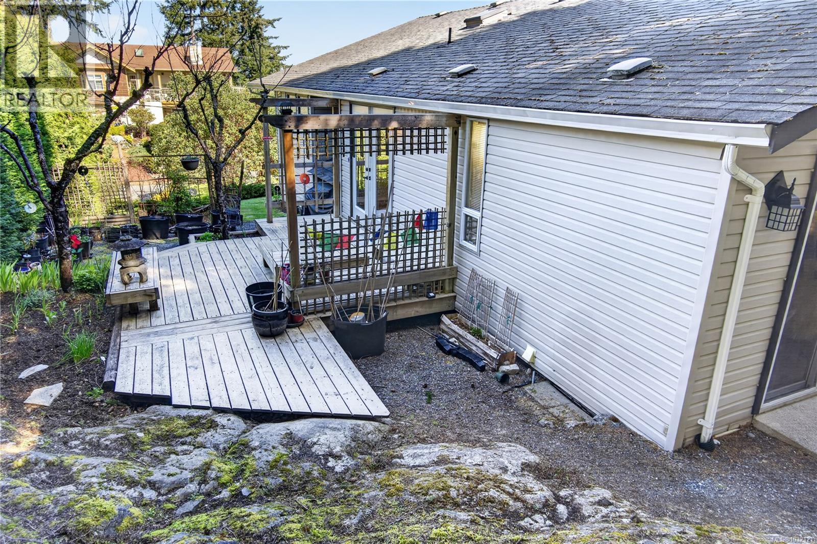 1277 Selkirk Dr - 64