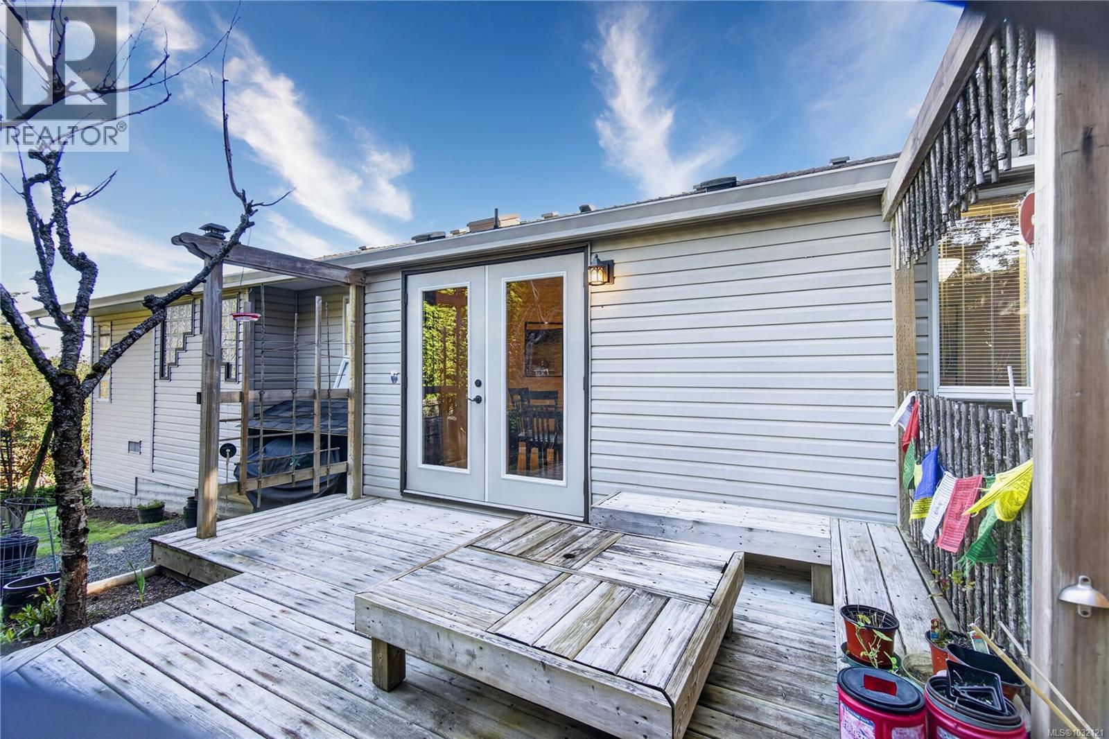 1277 Selkirk Dr - 63