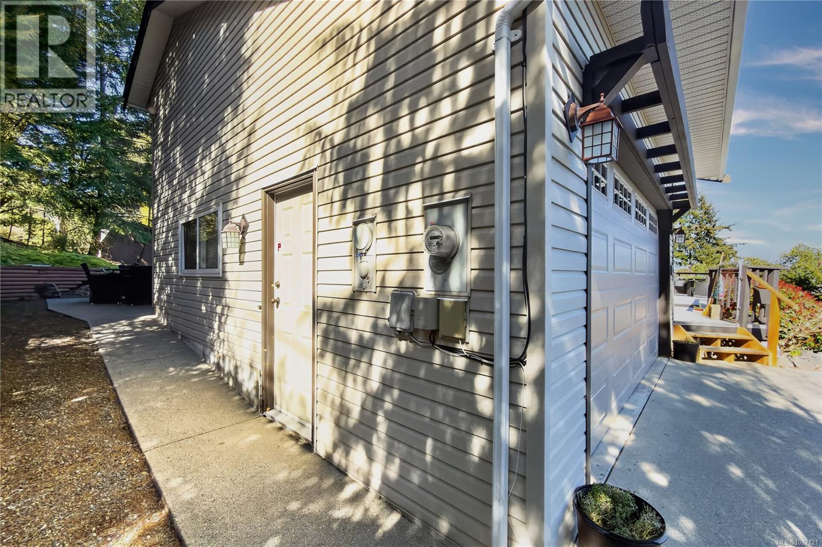 1277 Selkirk Dr - 66
