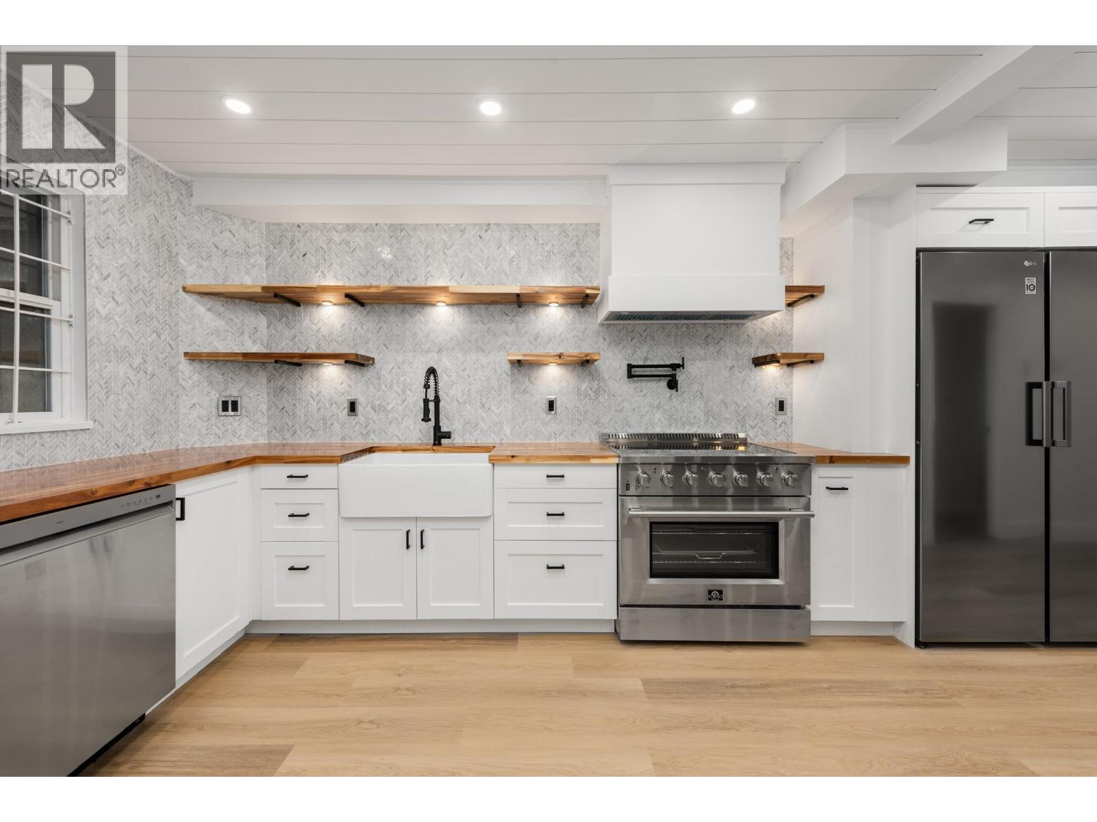 318 2238 KINGSWAY - main photo