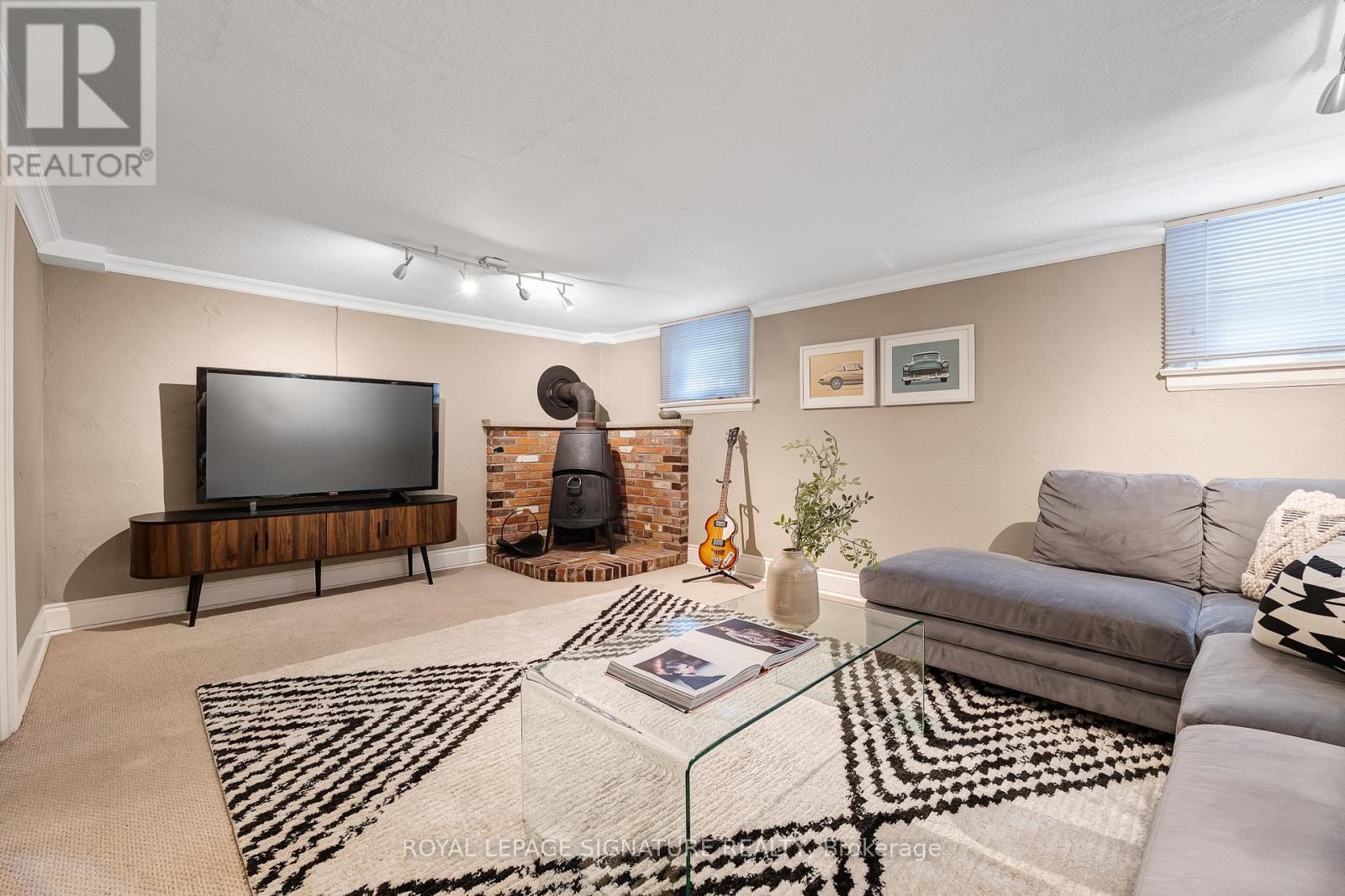 41 SOUTHVALE DRIVE - 27
