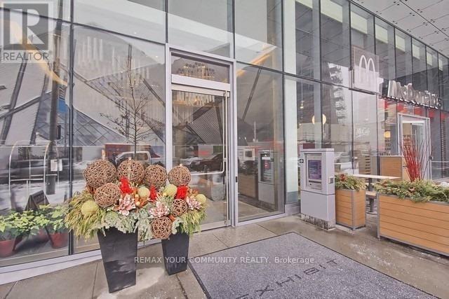 #2006 200 BLOOR STREET W - 2