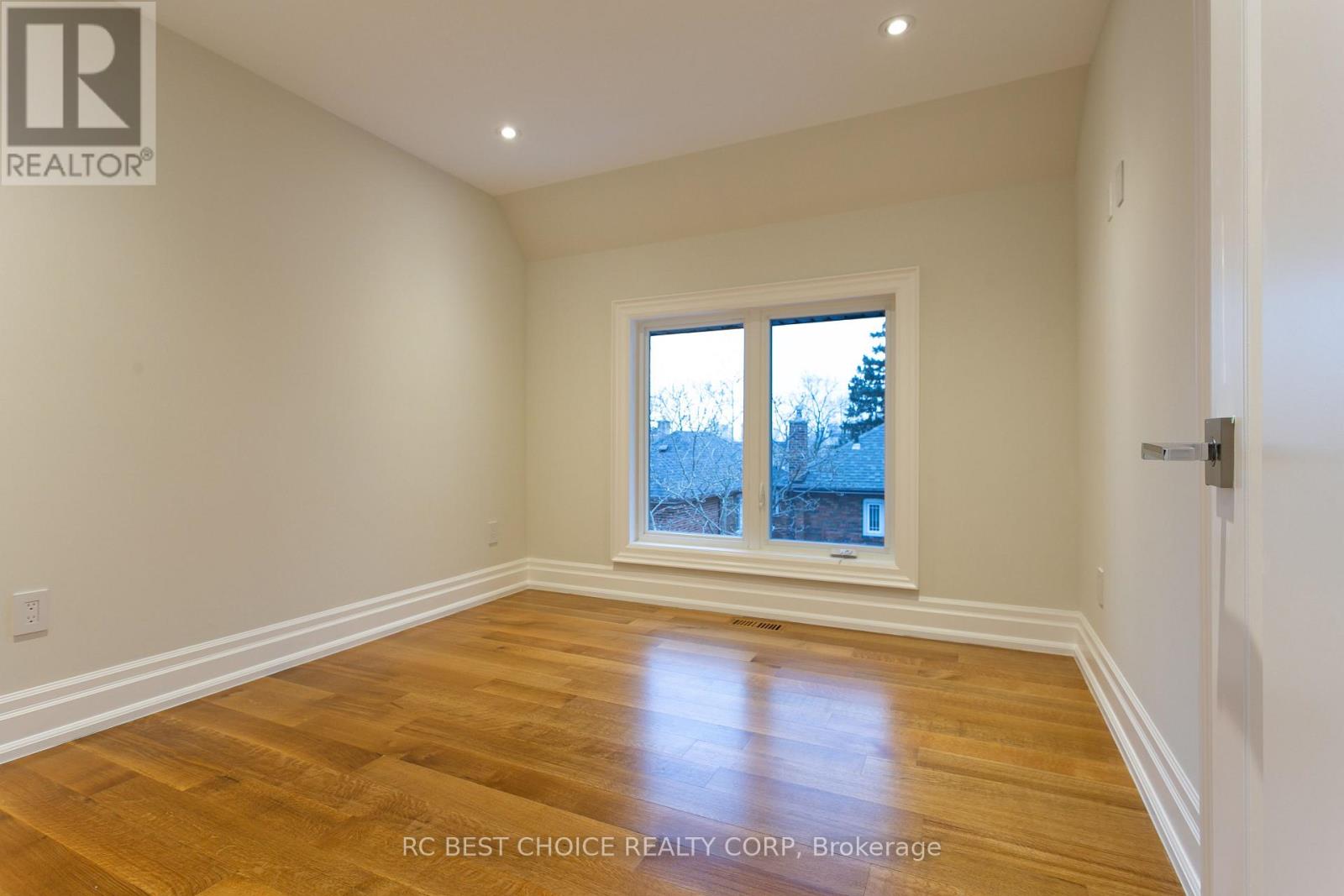 184 MCRAE DRIVE - 19