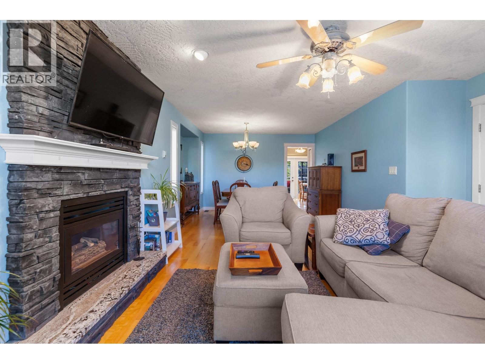 Photo 8 of 37 — 1079 HERITAGE CRESCENT · Prince George, BC