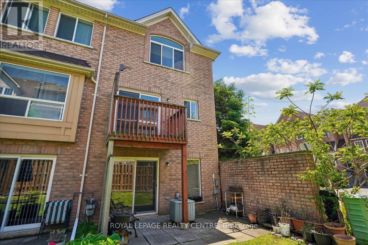 #110 50 STRATHAVEN DRIVE - 40