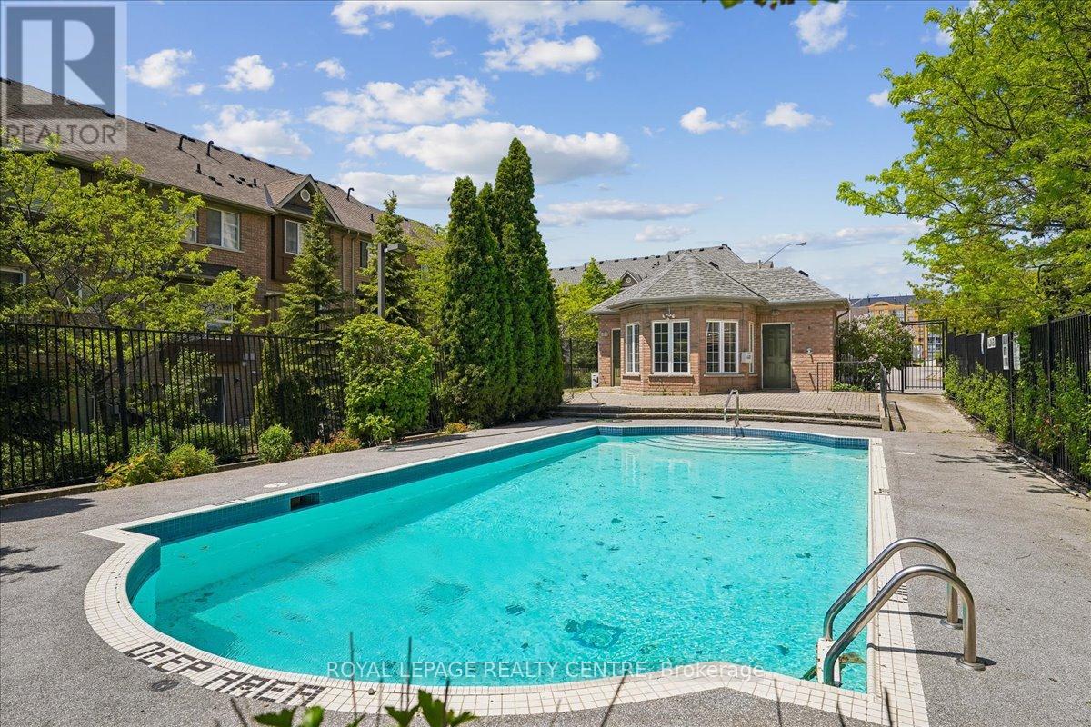 #110 50 STRATHAVEN DRIVE - 42