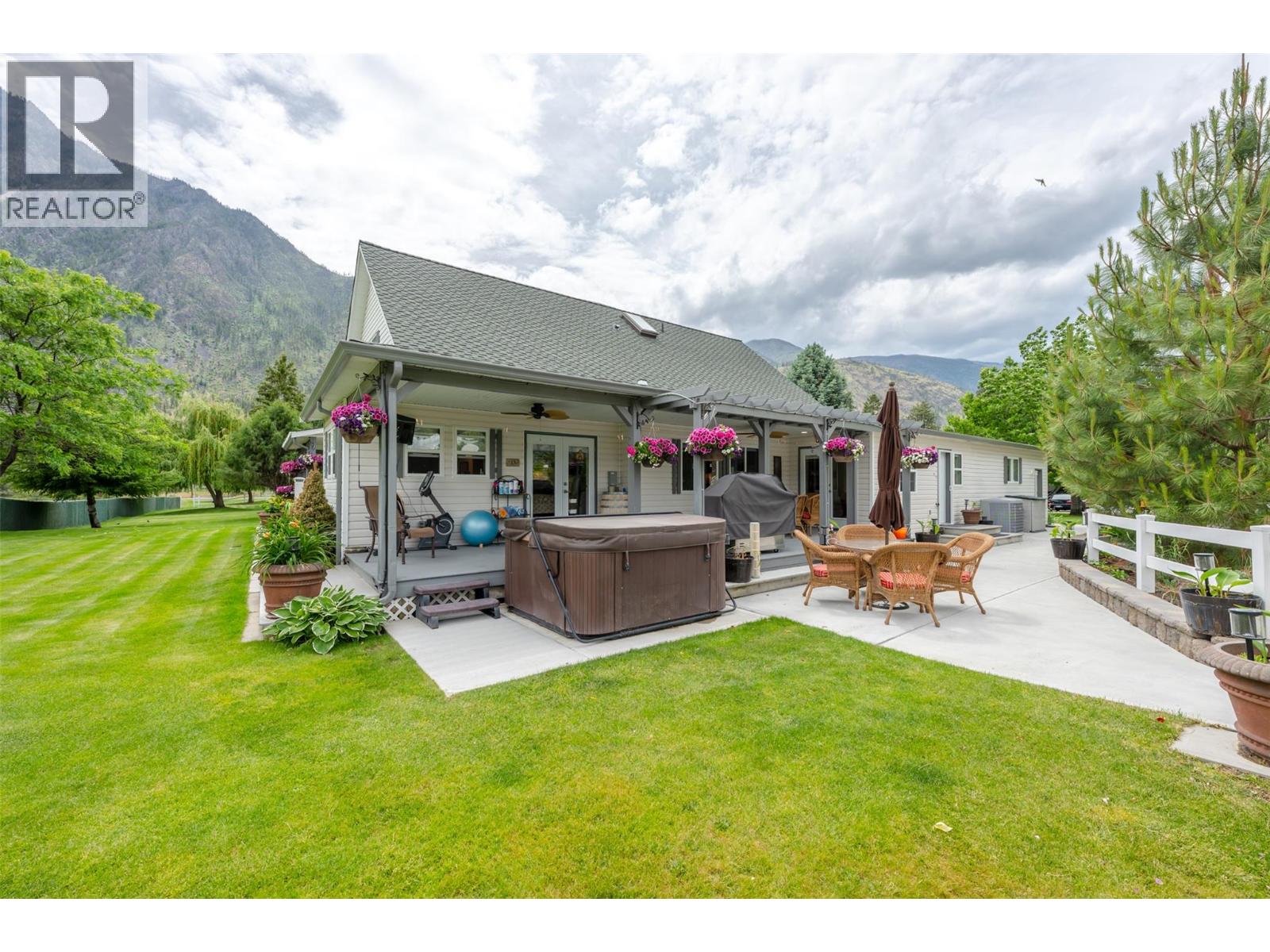 2900 River Road, Keremeos