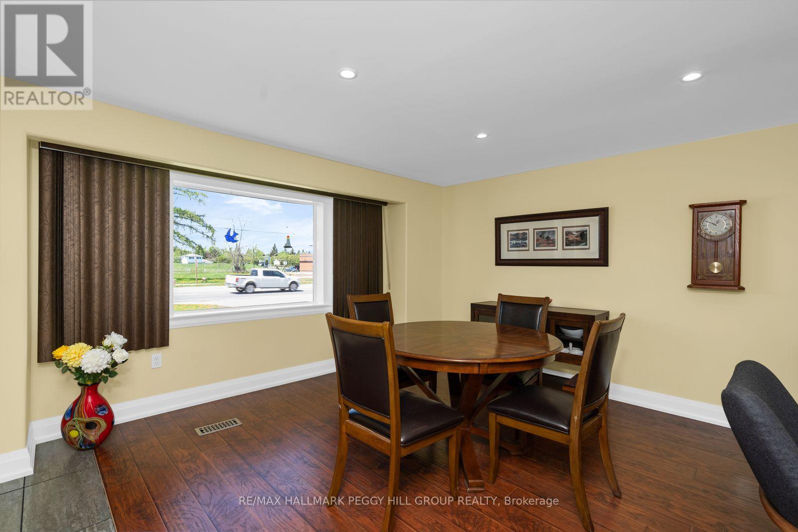 8001 YONGE STREET - 4