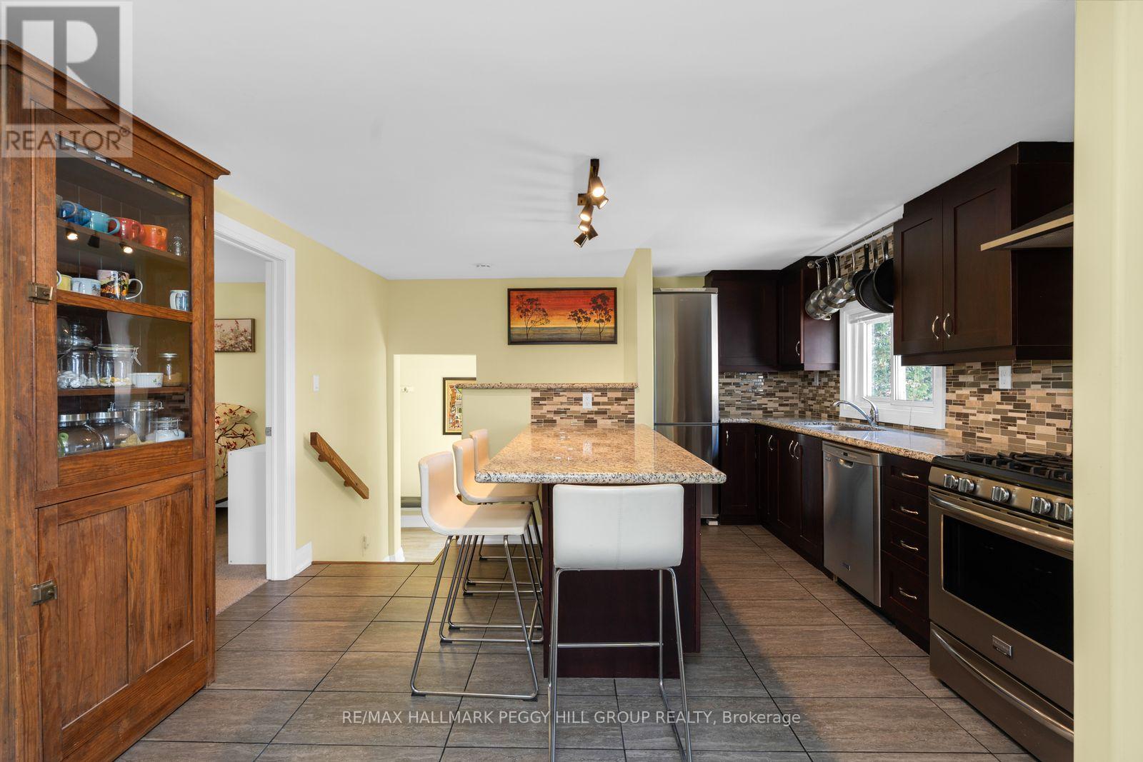 8001 YONGE STREET - 5