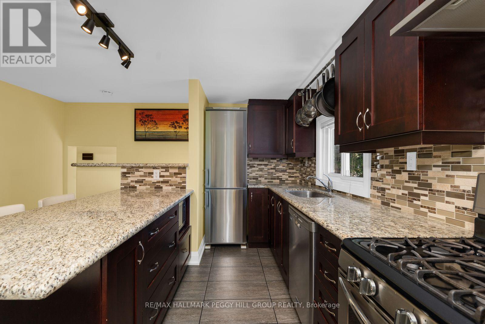 8001 YONGE STREET - 6