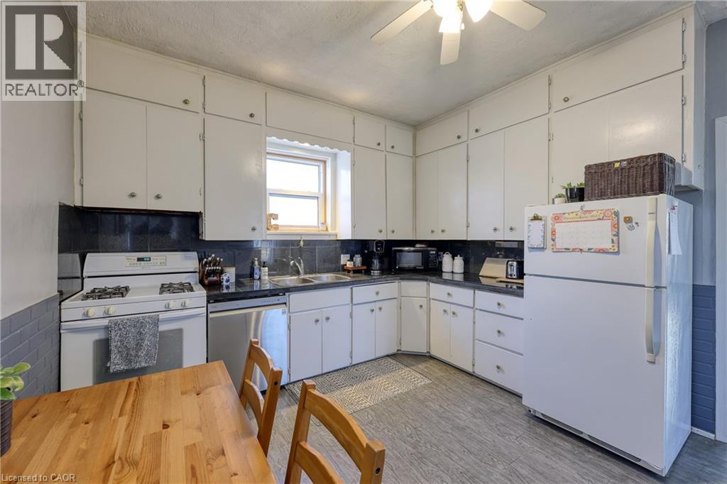 108 BALDWIN Street - 6