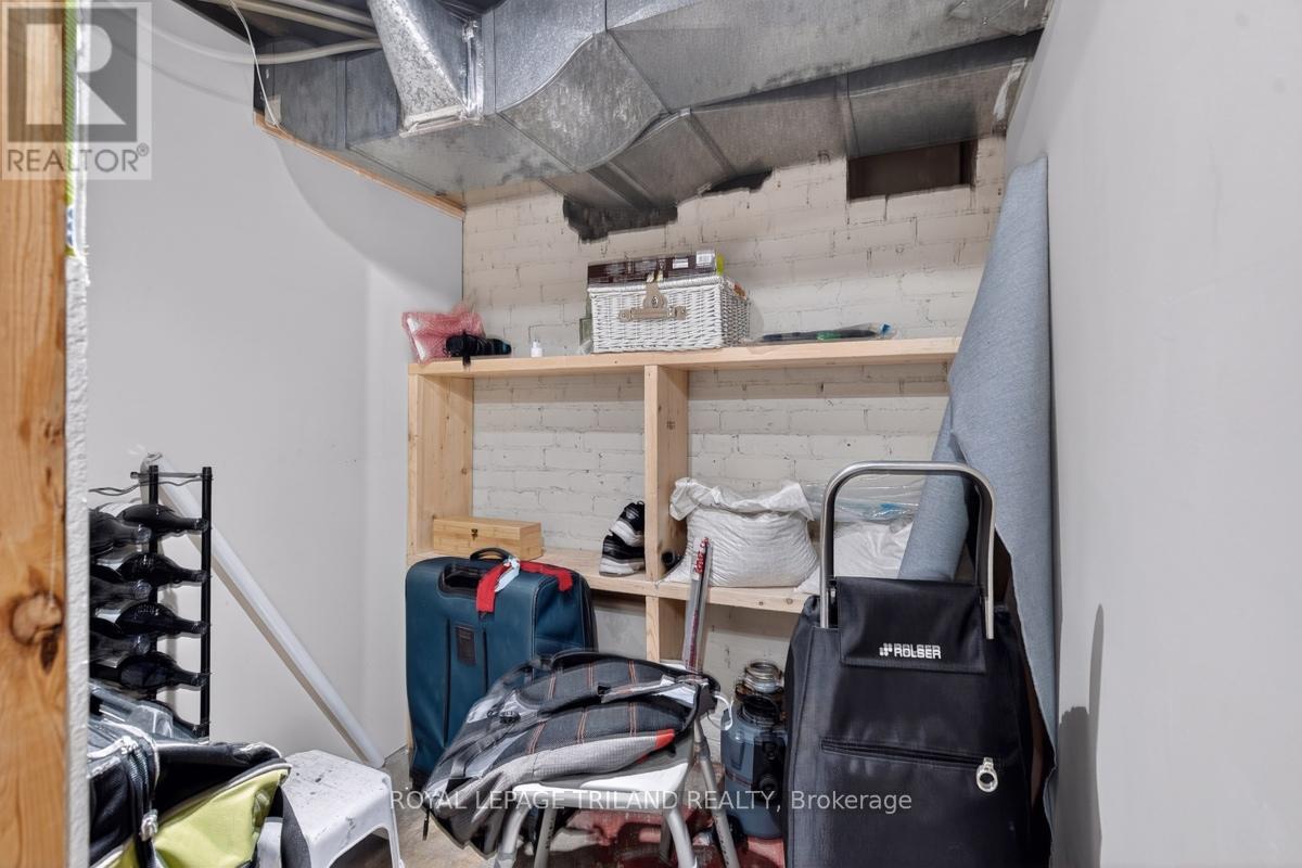 298 HYMAN STREET - 32