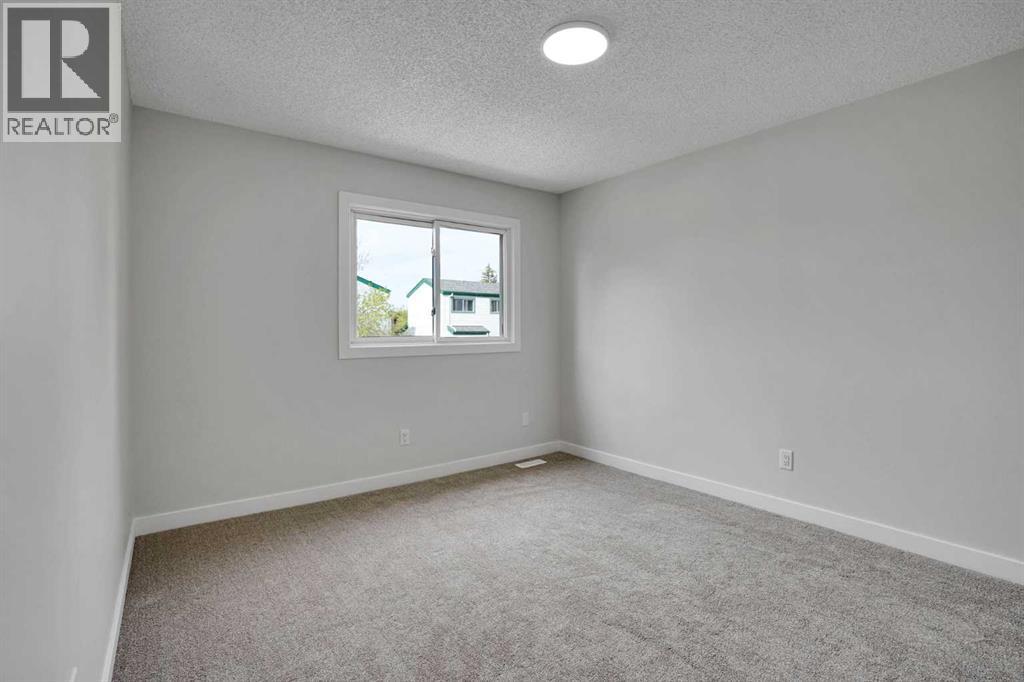 #16 131 Templehill Drive NE - 18