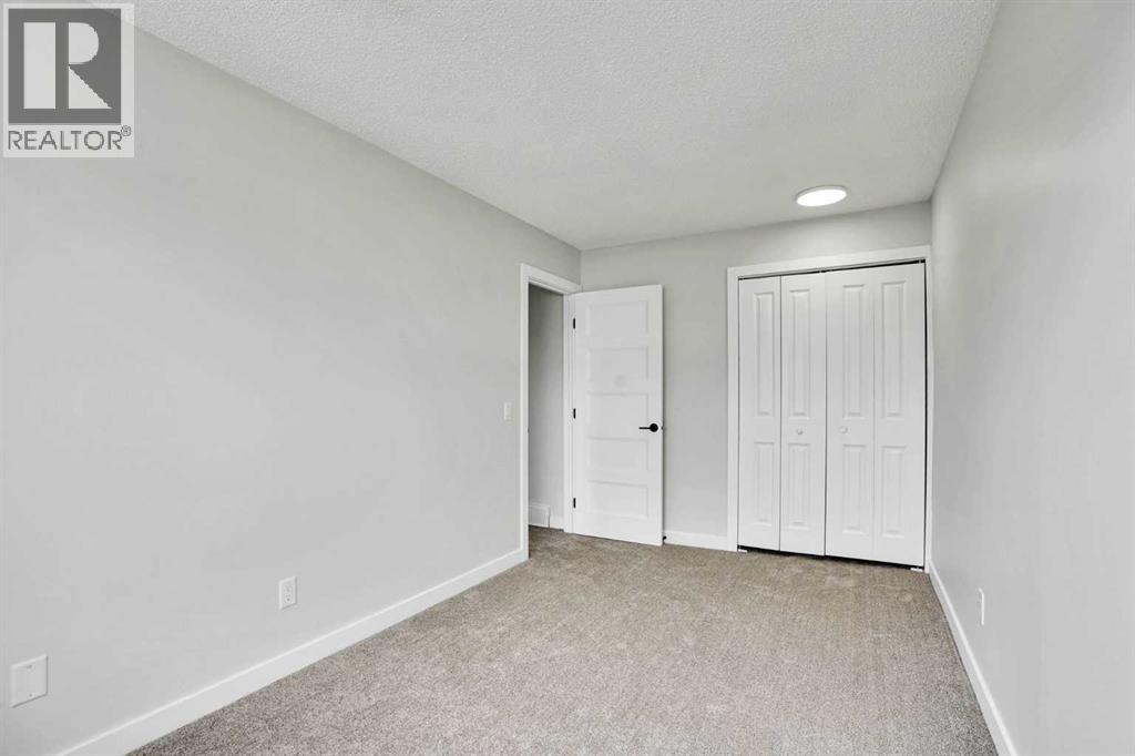 #16 131 Templehill Drive NE - 22