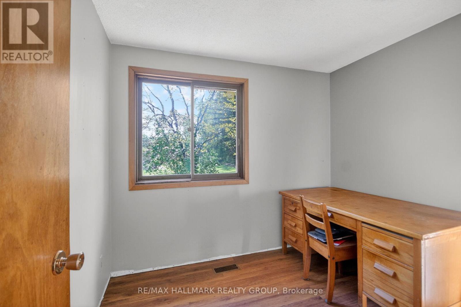 1054 MCCREA ROAD - 22