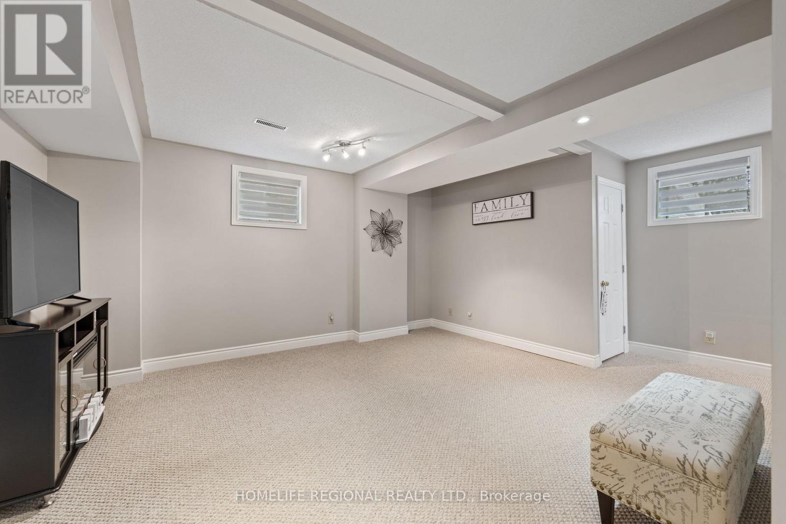 20 RUDDELL CRESCENT - 20