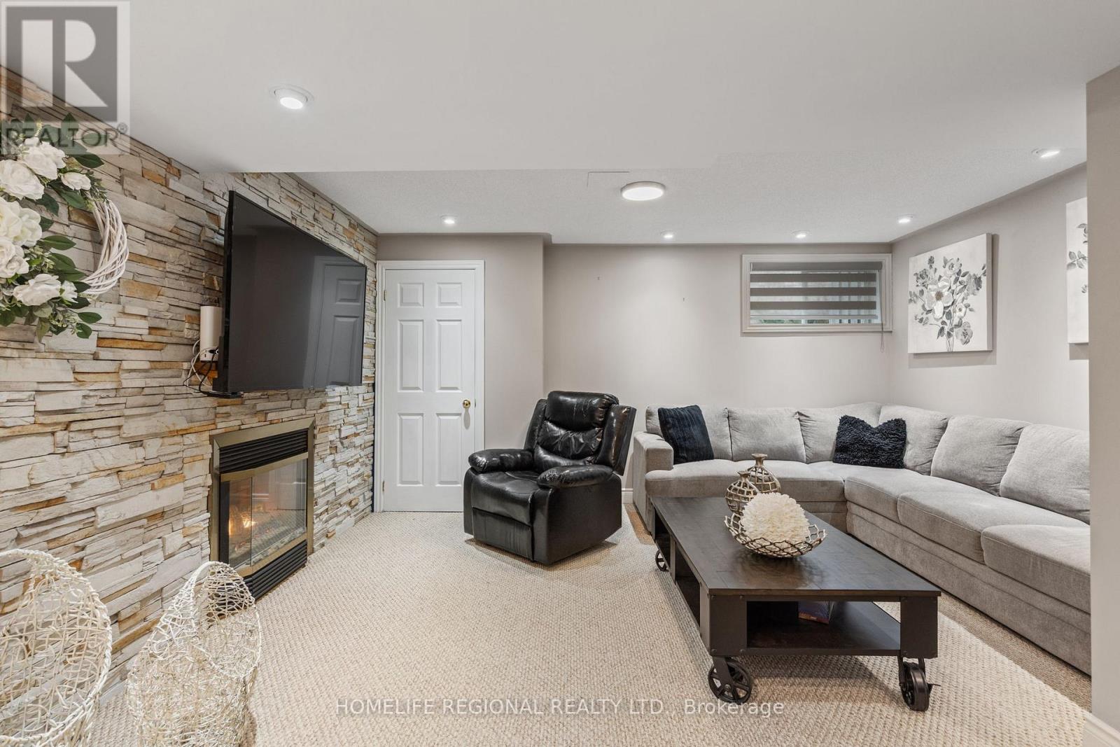 20 RUDDELL CRESCENT - 21