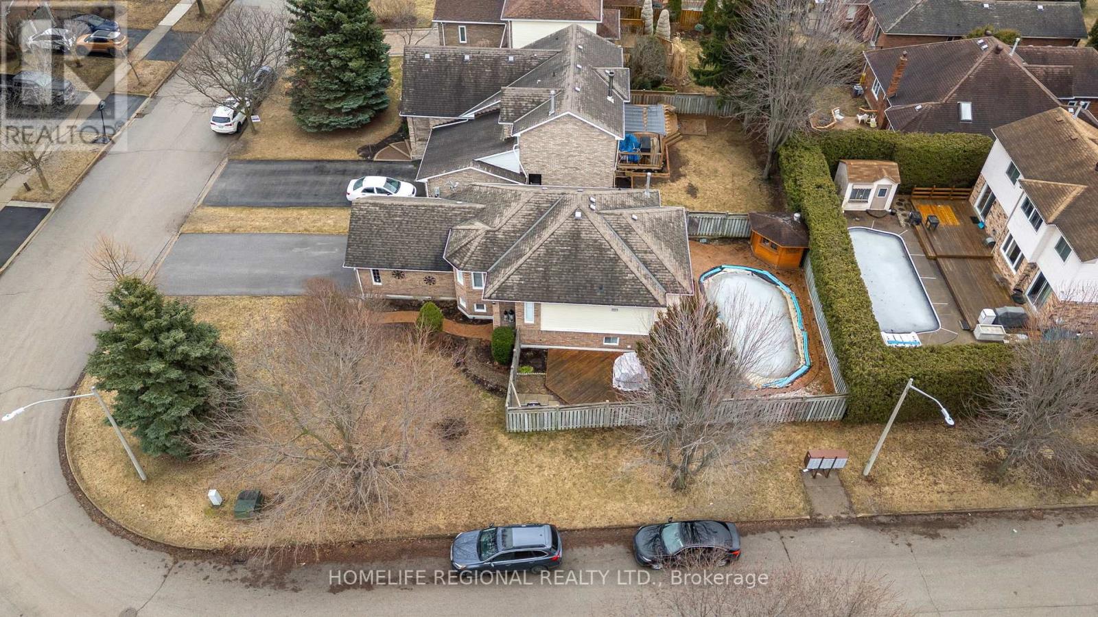 20 RUDDELL CRESCENT - 32
