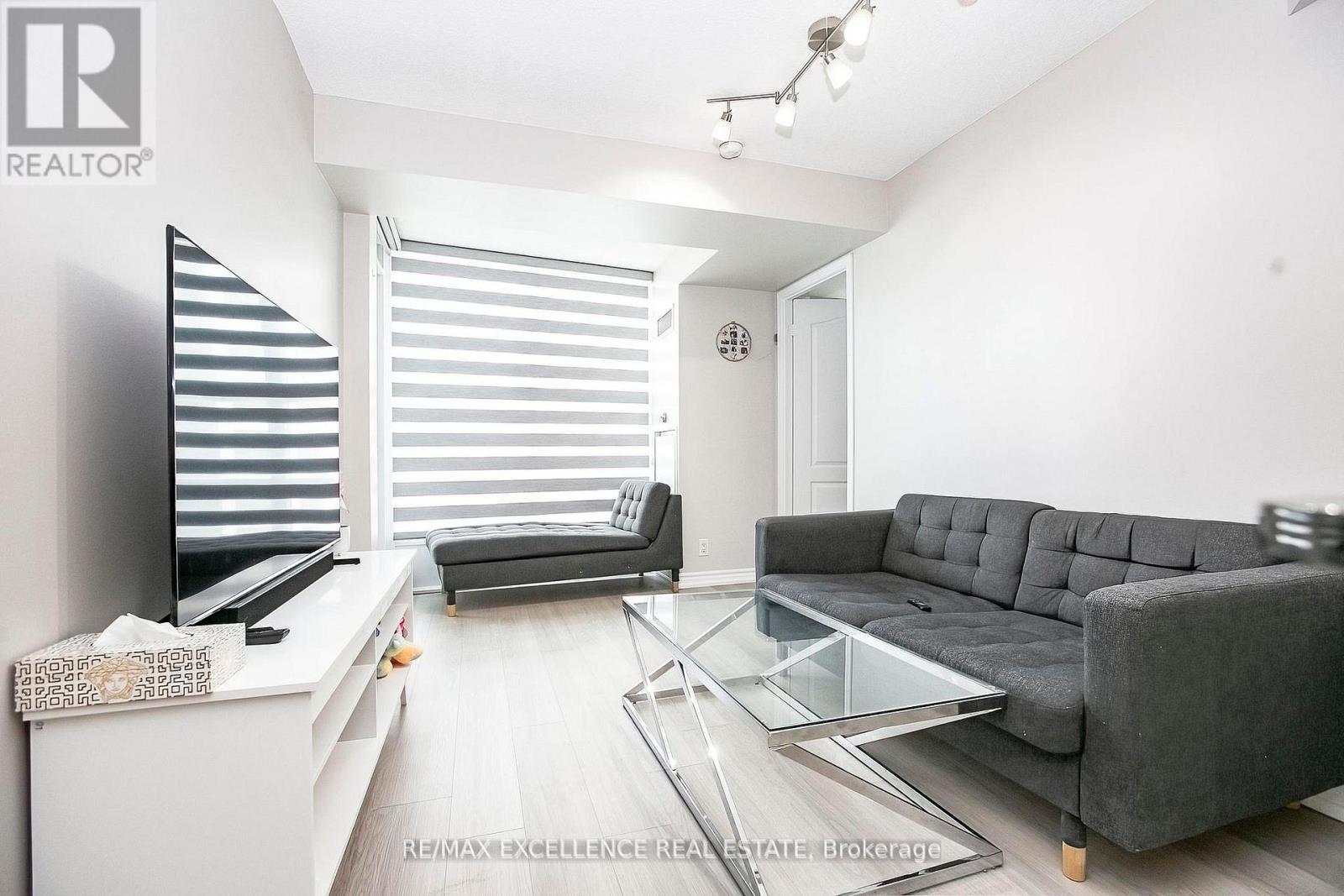 #2102 33 ELM DRIVE - 16