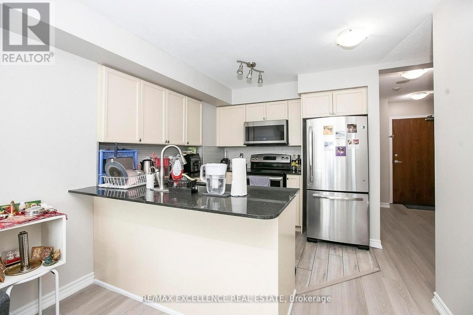 #2102 33 ELM DRIVE - 20