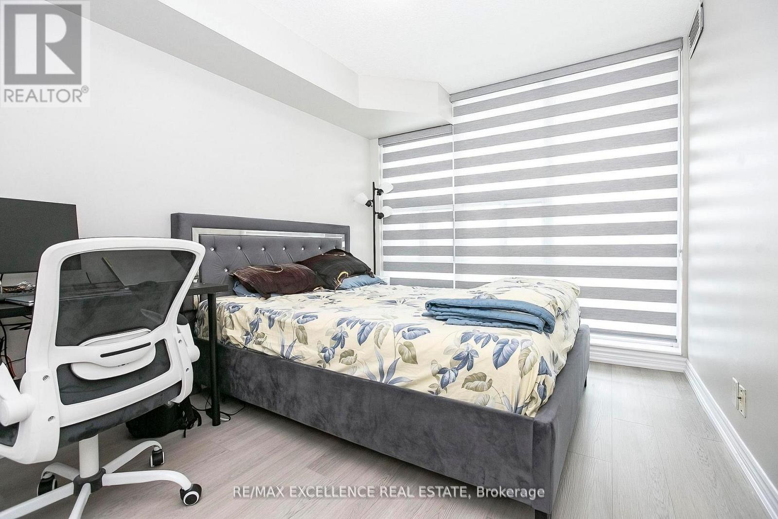 #2102 33 ELM DRIVE - 21