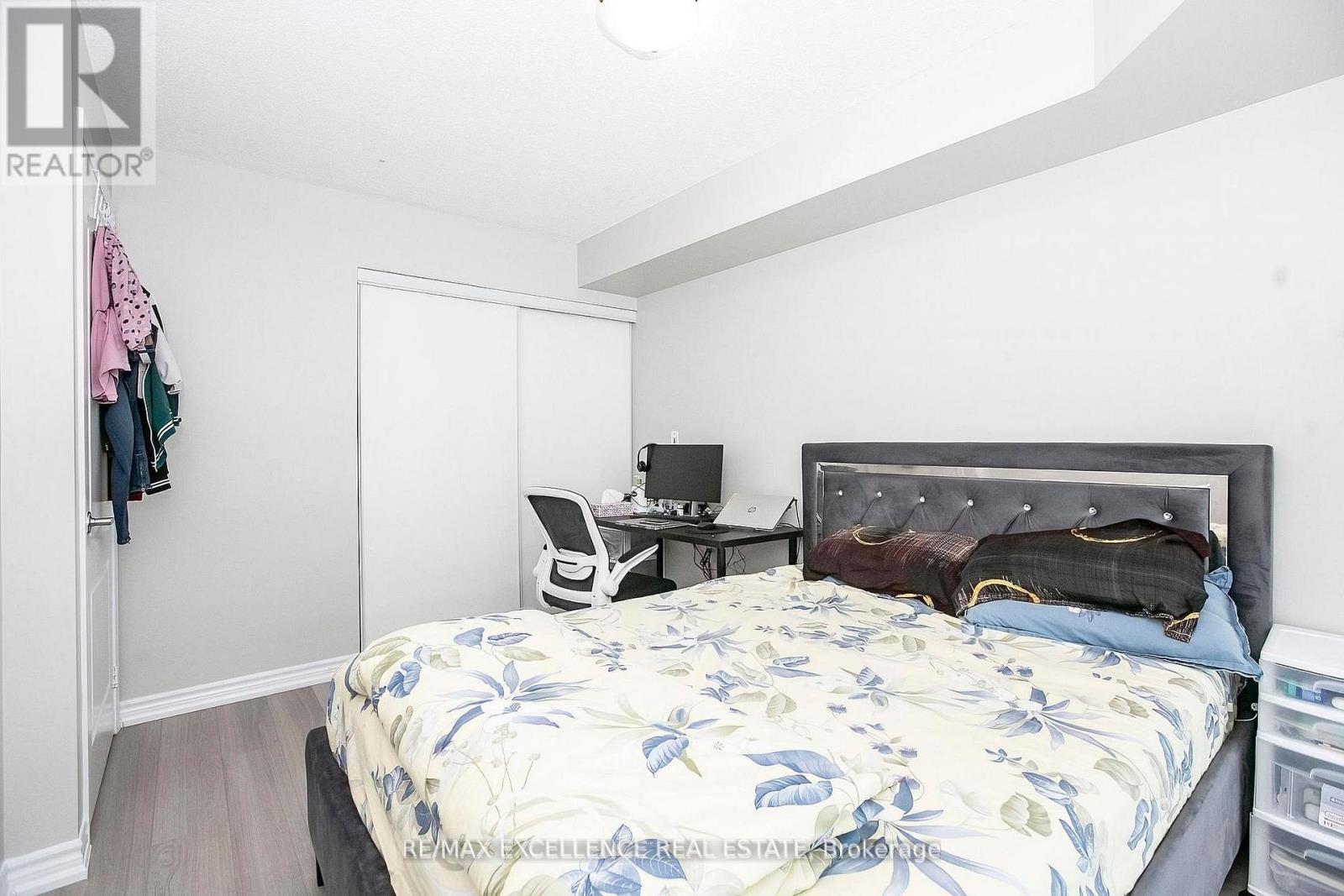 #2102 33 ELM DRIVE - 22