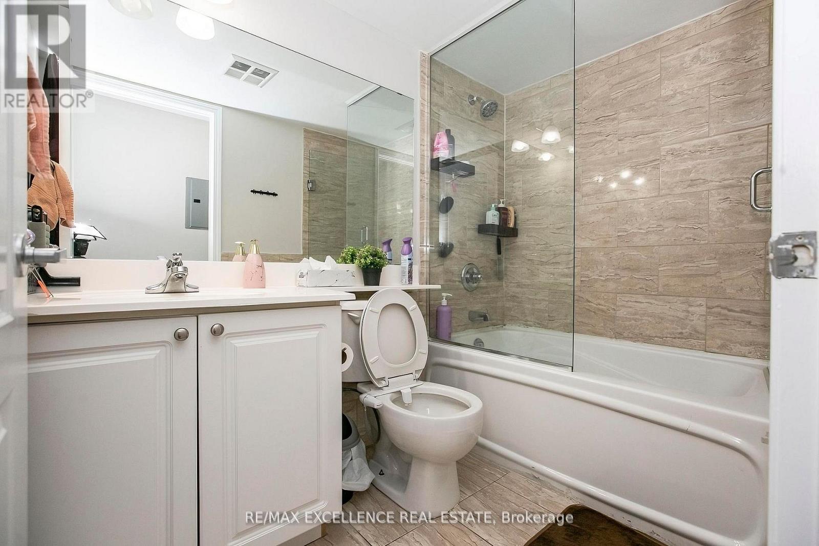 #2102 33 ELM DRIVE - 28
