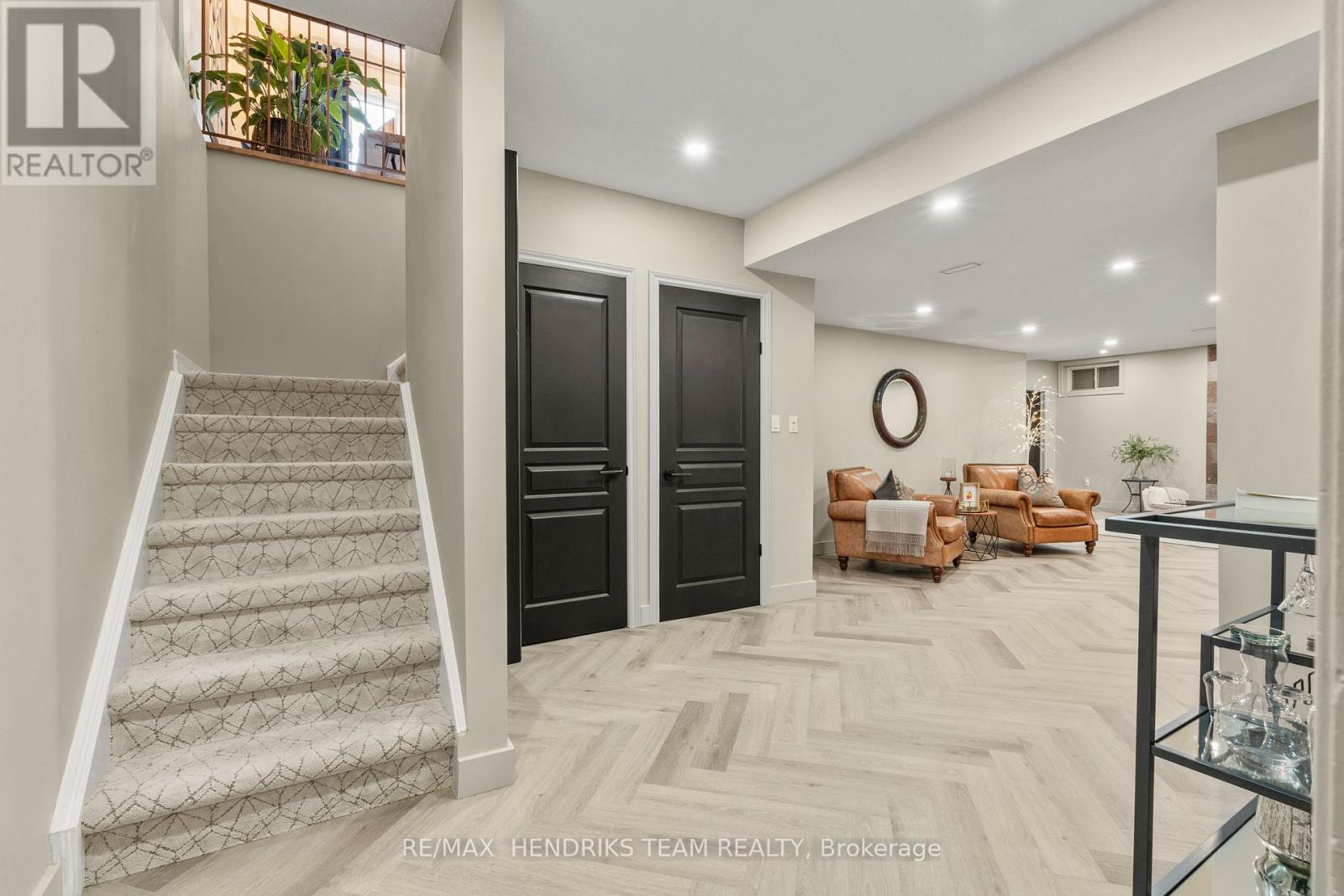 8152 WESTMINSTER DRIVE - 25