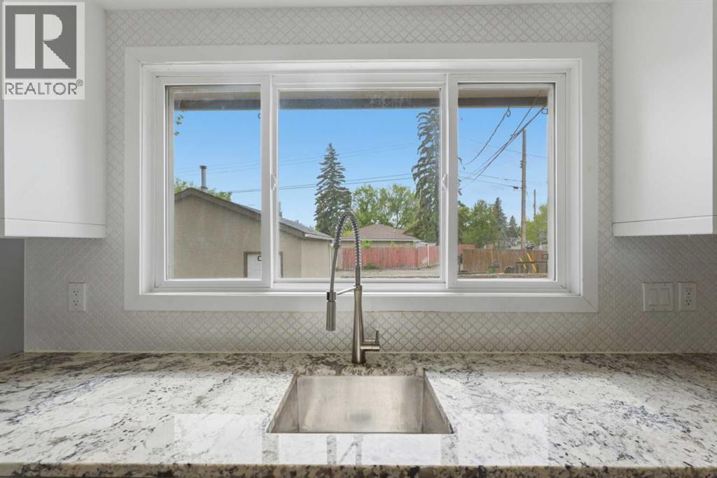 819 Avonlea Place SE - 11