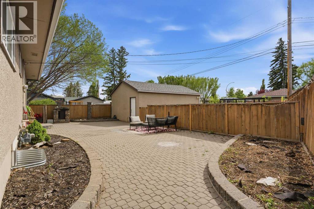 819 Avonlea Place SE - 30
