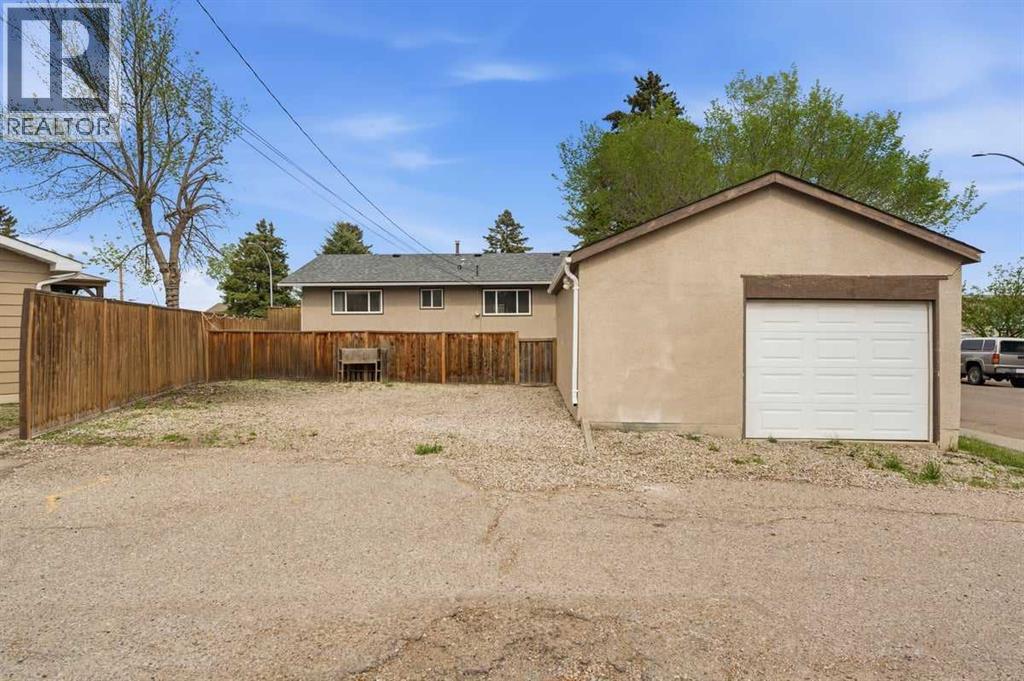 819 Avonlea Place SE - 33