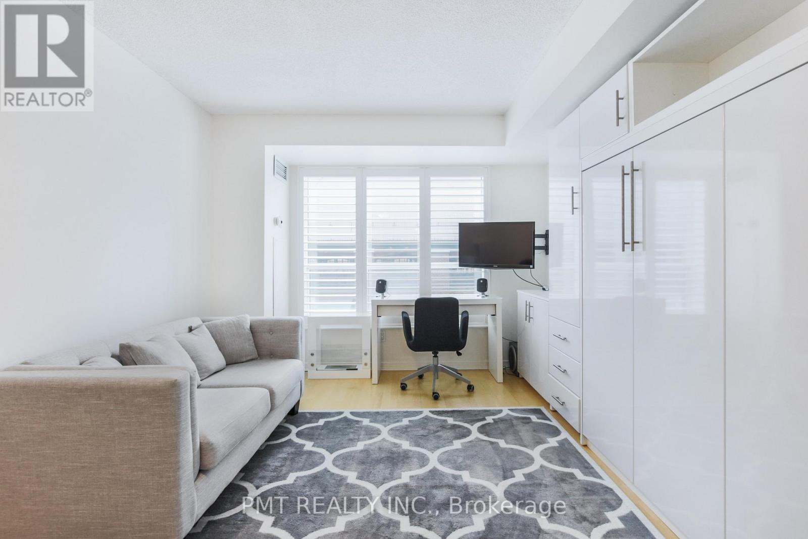 340 - 109 FRONT STREET E