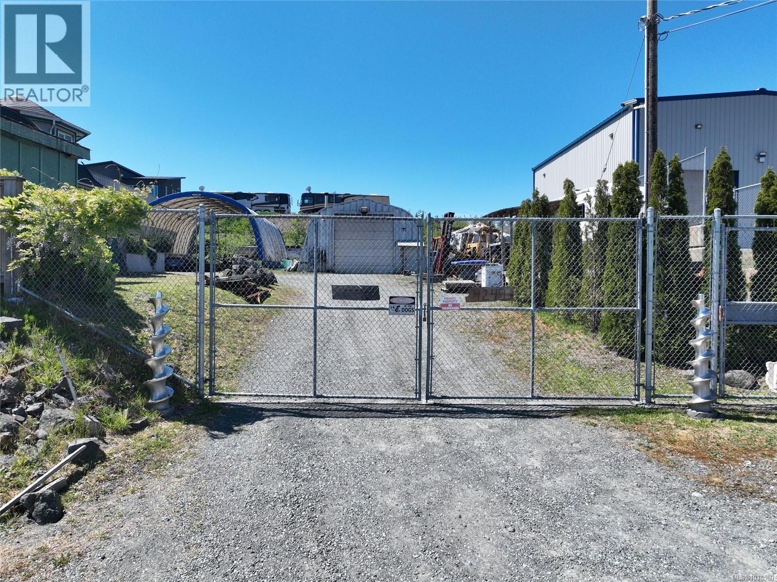 Front gate, entire property is fenced.