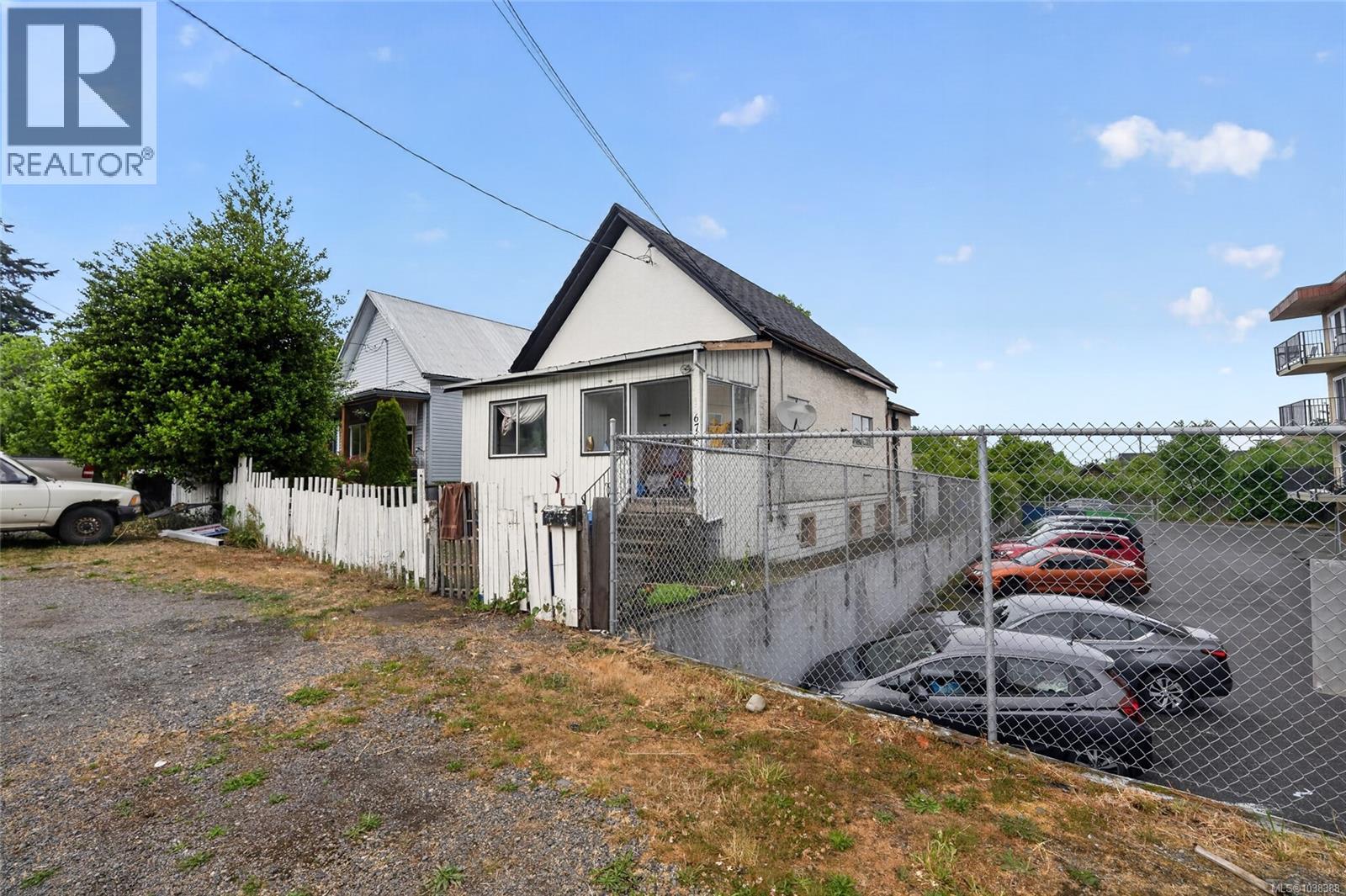 674 Farquhar St - Image 3